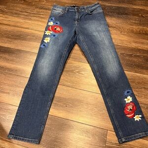 Boden Cavendish, girlfriend Blue Jeans with Red and White Floral Embroidery SZ 8